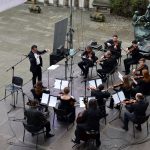 Orkiestra - artyści z instrumentami smyczkowymi