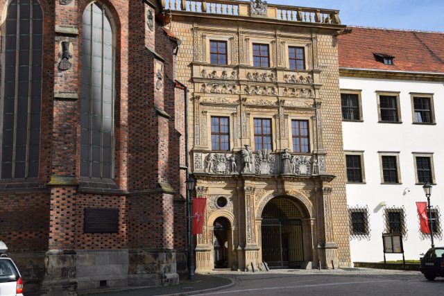 Brama wjazdowa Zamku Piastów Śląskich w Brzegu i Kaplica św. Jadwigi