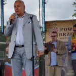 Starosta Maciej Stefański podczas uroczystego otwarcia imprezy "Sportowych wspomnień czar"