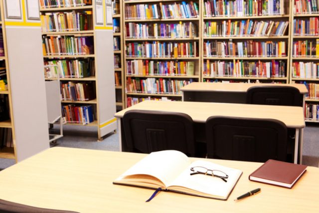 Biblioteka pełna książek