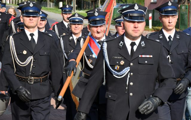 Przemarsz strażaków