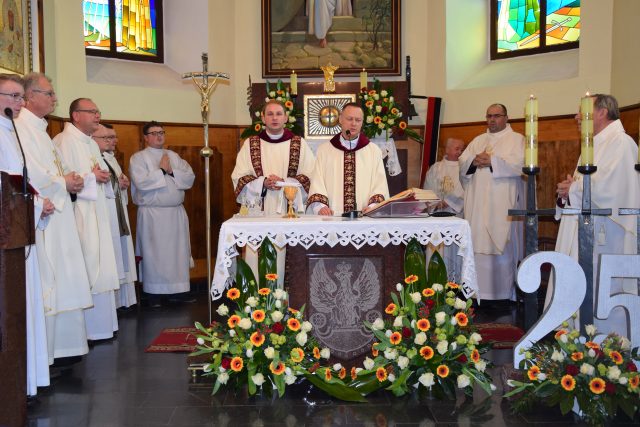 Uroczysta msza święta w 25-lecie istnienia brzeskiej Parafii Wojskowej