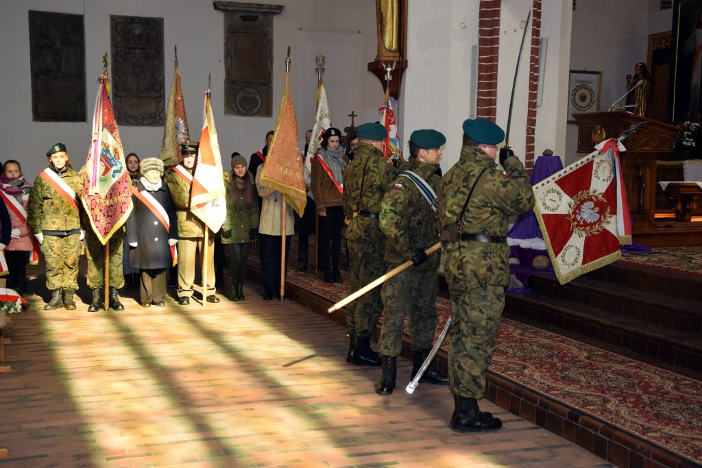 Wprowadzenie pocztu sztandarowgo 1. Brzeskiego Pułku Saperów