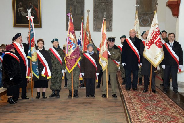 Poczty sztandarowe organizacji kombatanckich i społecznych