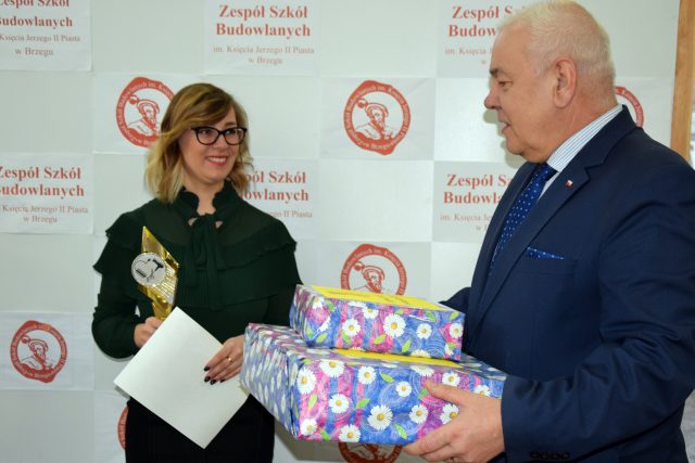 Wręczenie nagród dla uczestników I Wojewódzkiej Olimpiady Fryzjerskiej