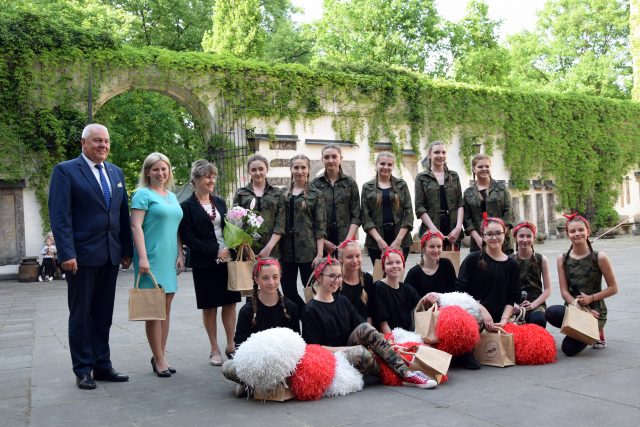 Artyści z Klubu Wojskowego 1.BPS od lat uświetniają swoimi występami uroczystości organizowane przez brzeskie starostwo – nie inaczej było podczas tegorocznego Dnia Flagi RP