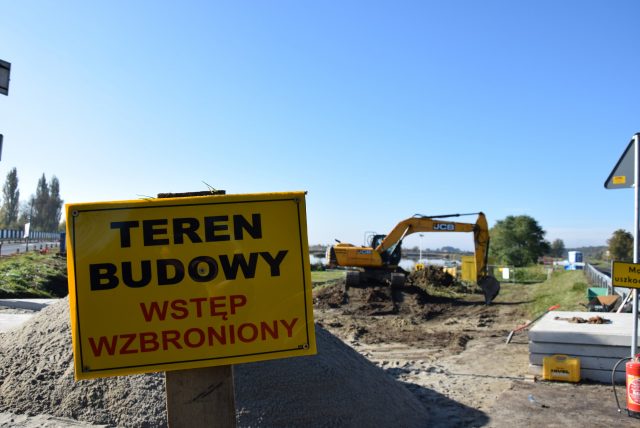 Ruszyła budowa mostu na zalewie Nysy Kłodzkiej w Lewinie Brzeskim