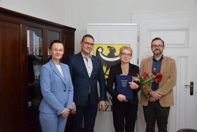 pozegnanie wieloletniego pracownika