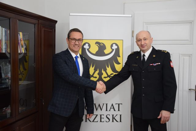 Starosta Jacek Monkiewicz i komendant PSP Brzeg Dariusz Gieron